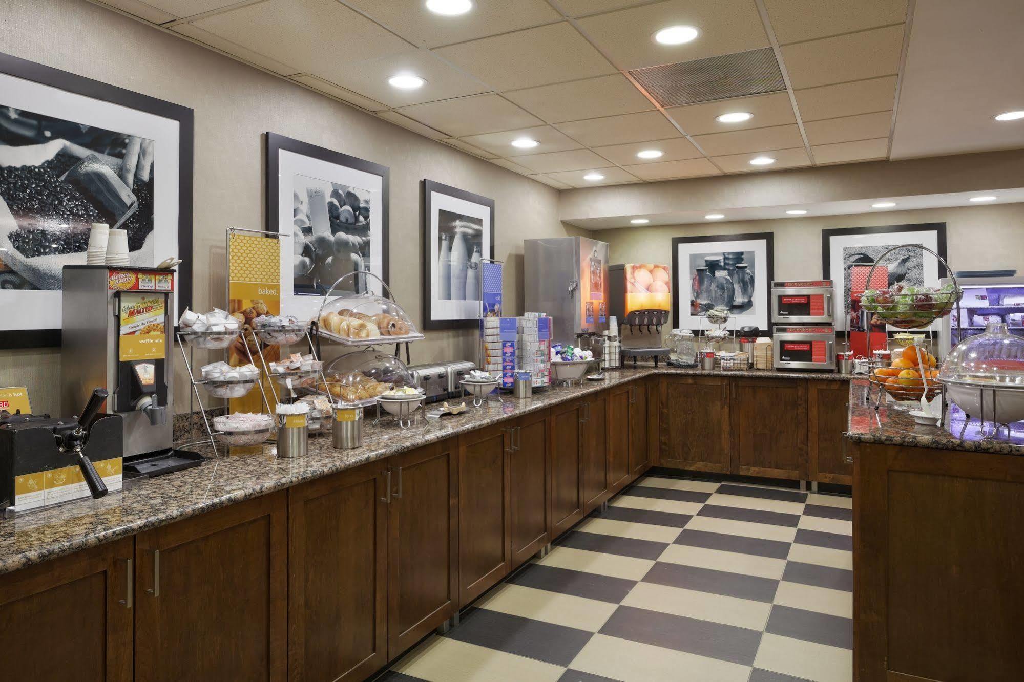 Hampton Inn Raleigh Cary Extérieur photo